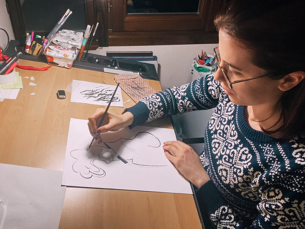 Maria Speranza Minelli mentre disegna Crespellani