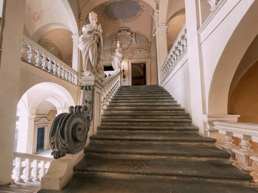 scalinata di Palazzo Tozzoni a Imola