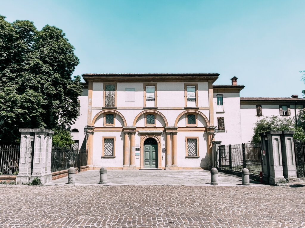 facciata della Casa Museo di Carducci a Bologna