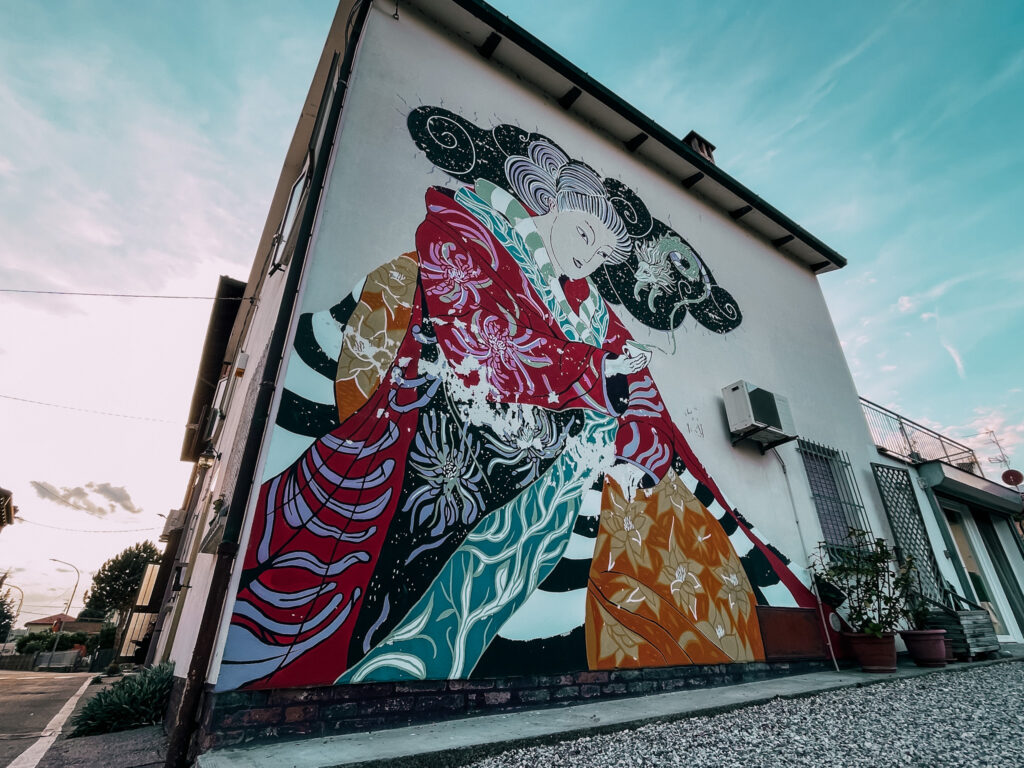 Geisha street art nella frazione di San Martino in Argine presso Molinella