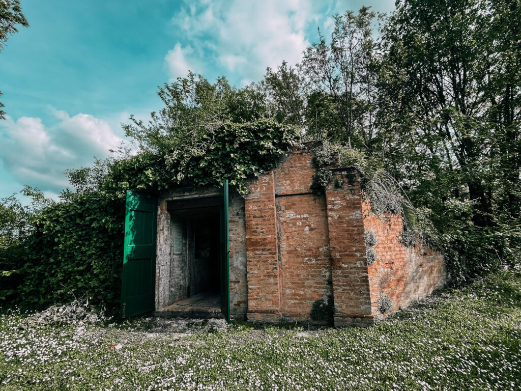 la ghiacciaia di Villa Smeraldi presso il Museo della Civiltà Contadina a Bentivoglio