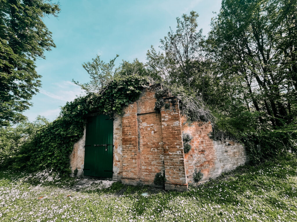 la ghiacciaia di Villa Smeraldi a Bentivoglio