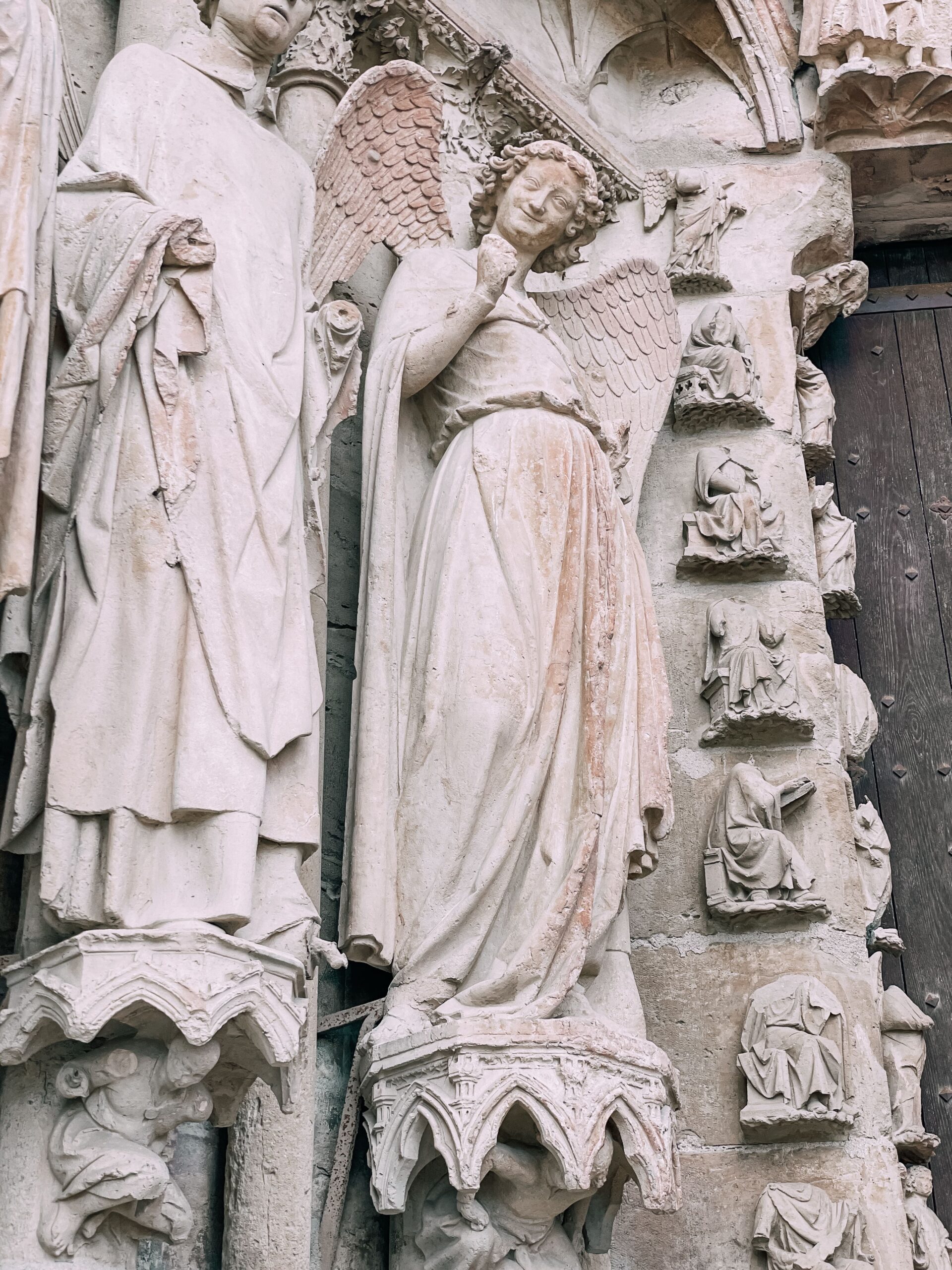 angelo con il sorriso sulla Cattedrale di Reims