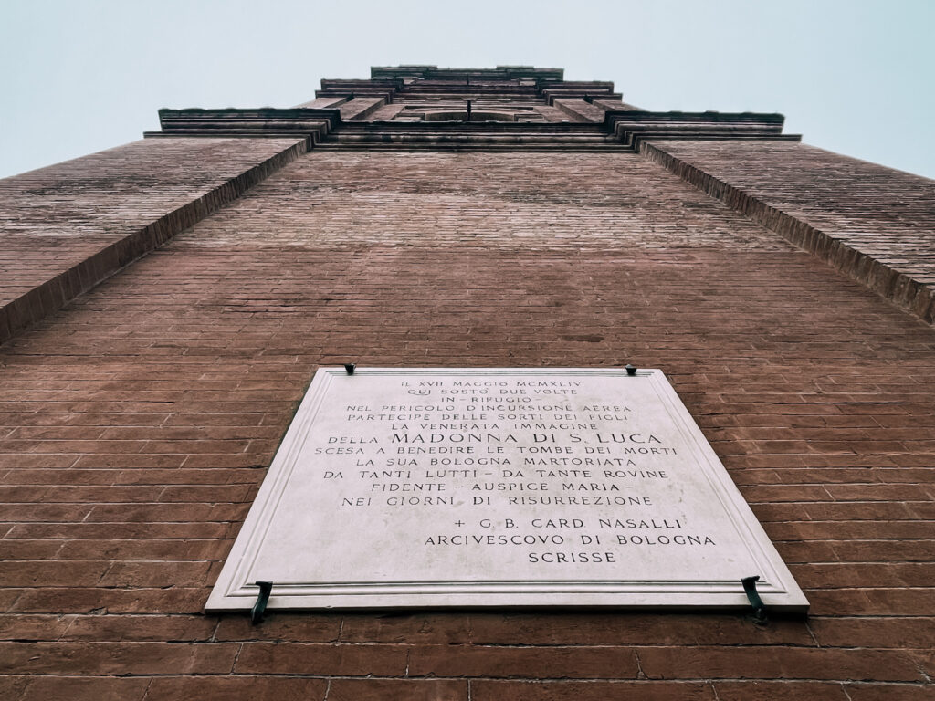 particolare del campanile della Certosa con iscrizione che racconta della Madonna di San Luca