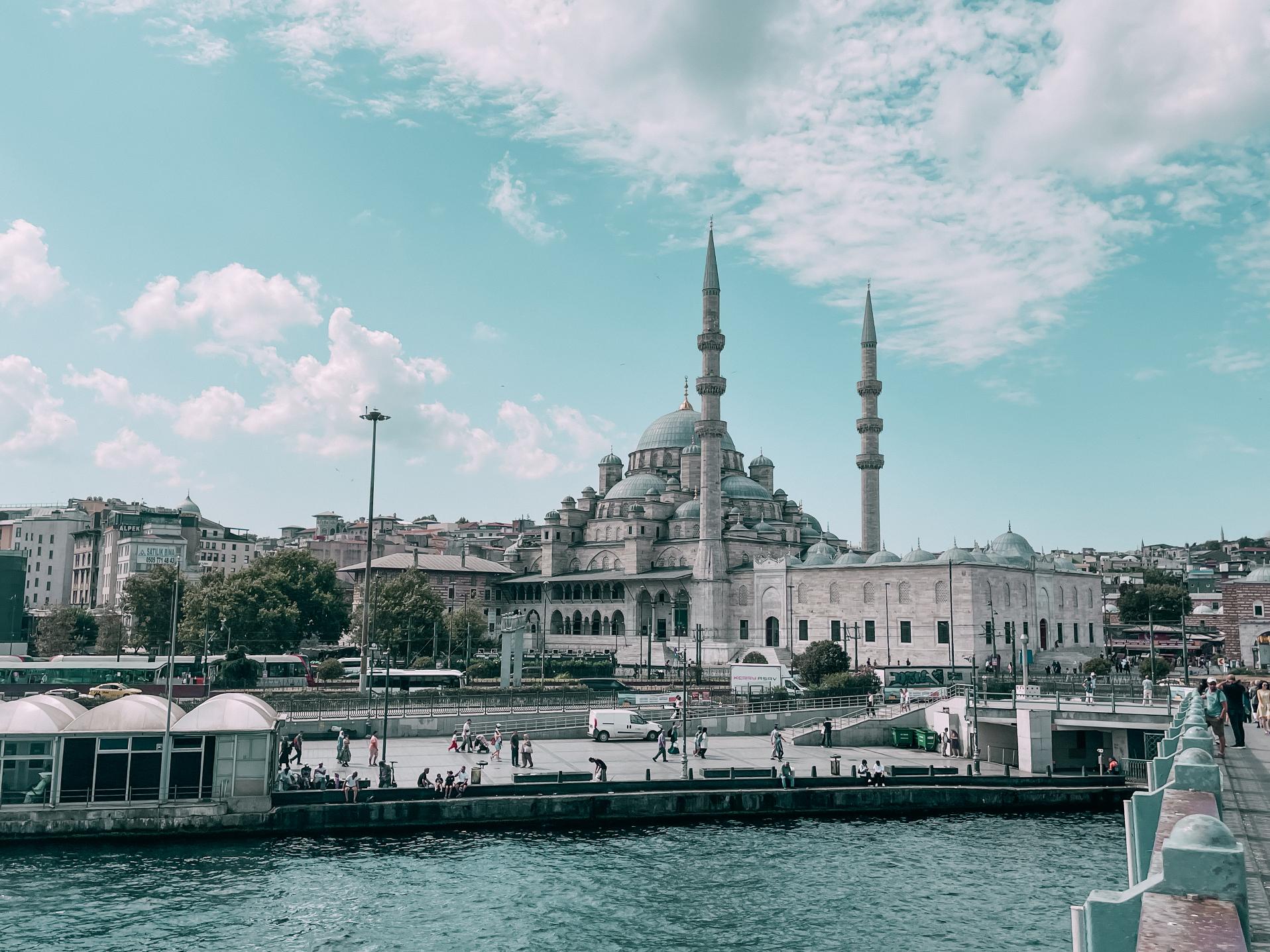 la Moschea Nuova vista dal ponte di Galata