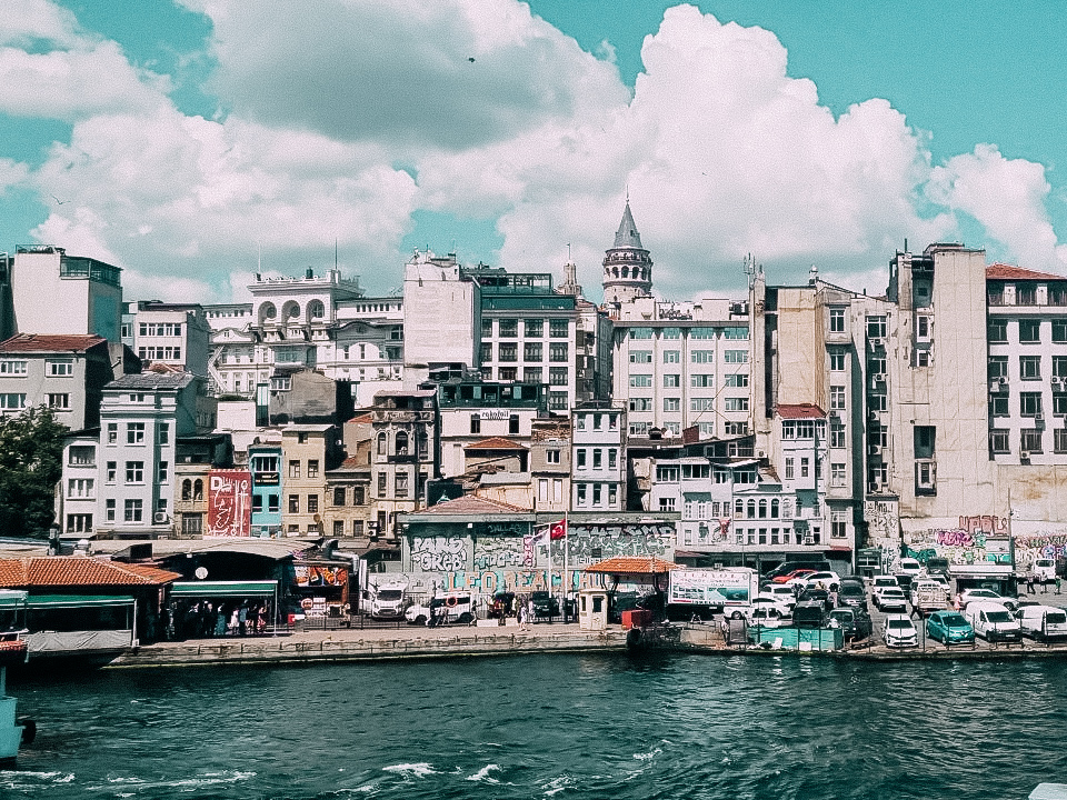 la Torre di Galata vista dall'omonimo ponte