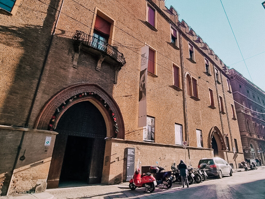 Palazzo Pepoli con la sua facciata