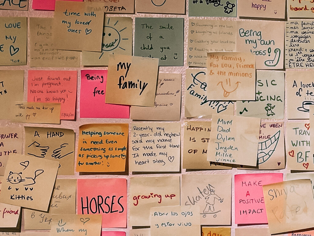 post-it lasciati al museo della felicità di copenaghen