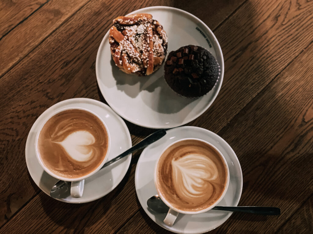 colazione con pasticceria danese