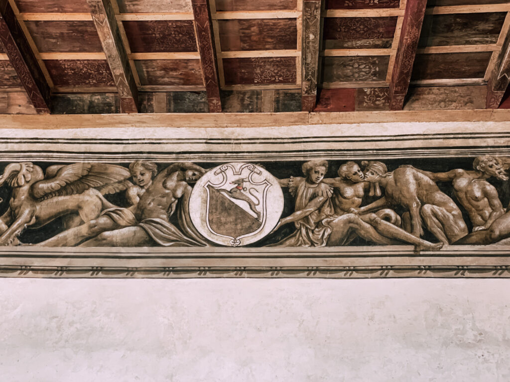 fregio di Lelio Orsi a Castello di Querciola