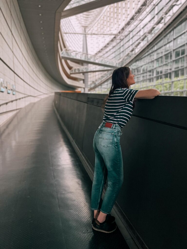 gli interni dell'international tokyo forum