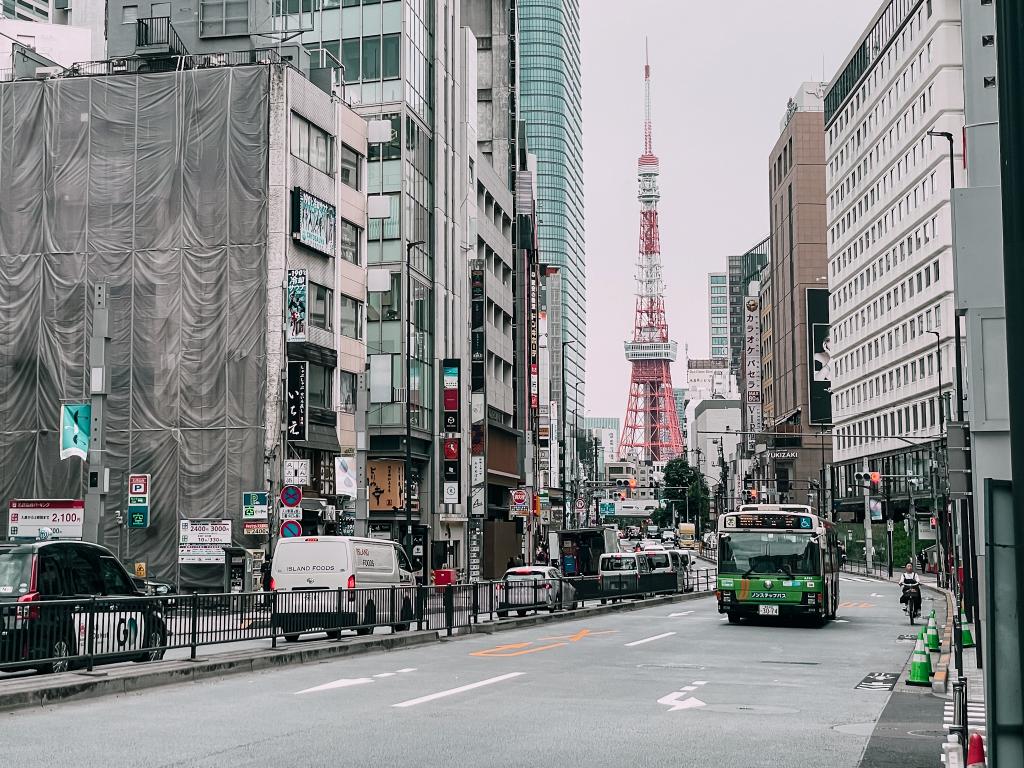 la torre di tokyo si ispra alla torre eiffel
