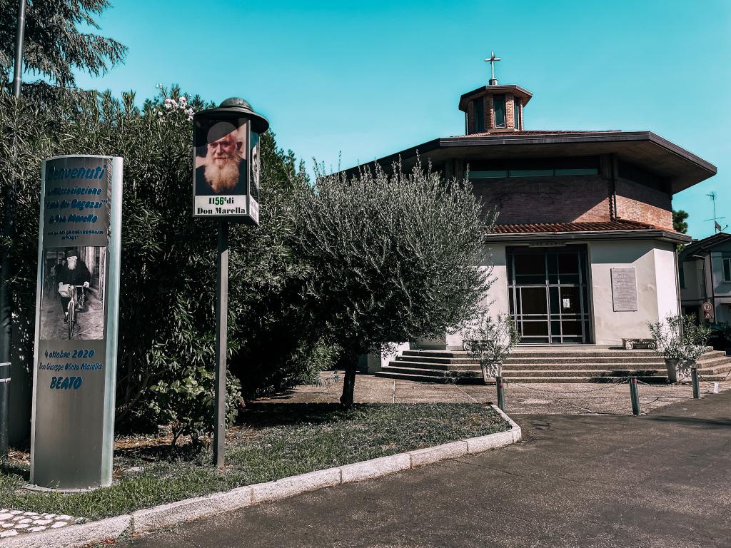 la chiesa della sacra famiglia dove sono custodite le spoglie di padre marella
