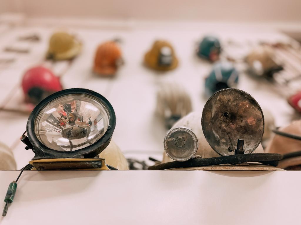 caschi per speleologi